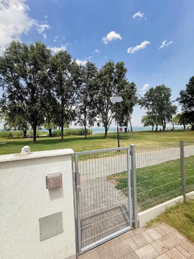 Vizpart Honved Apartman Balatonlelle Exterior foto